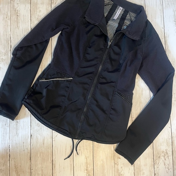 Fabletics Lightweight Corbet Zip Up Black Soft Shell Jacket Women’s Size M - Picture 10 of 14